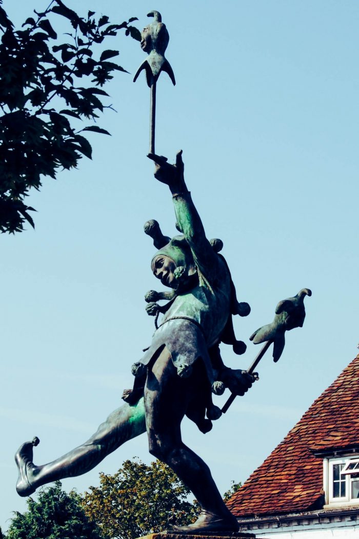 Der Narr im Impressum. Photo by Rachel on Unsplash